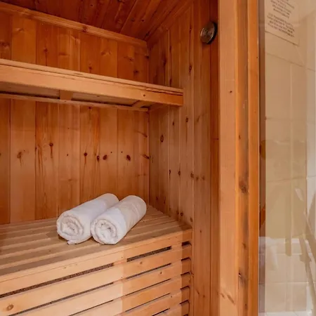 Le Cristal Gm20 Mountain View, Pool, Private Sauna & Parking - Happy *