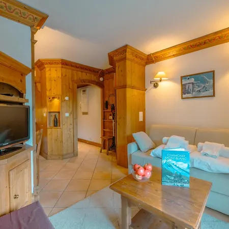 Le Cristal Gm20 Mountain View, Pool, Private Sauna & Parking - Happy *